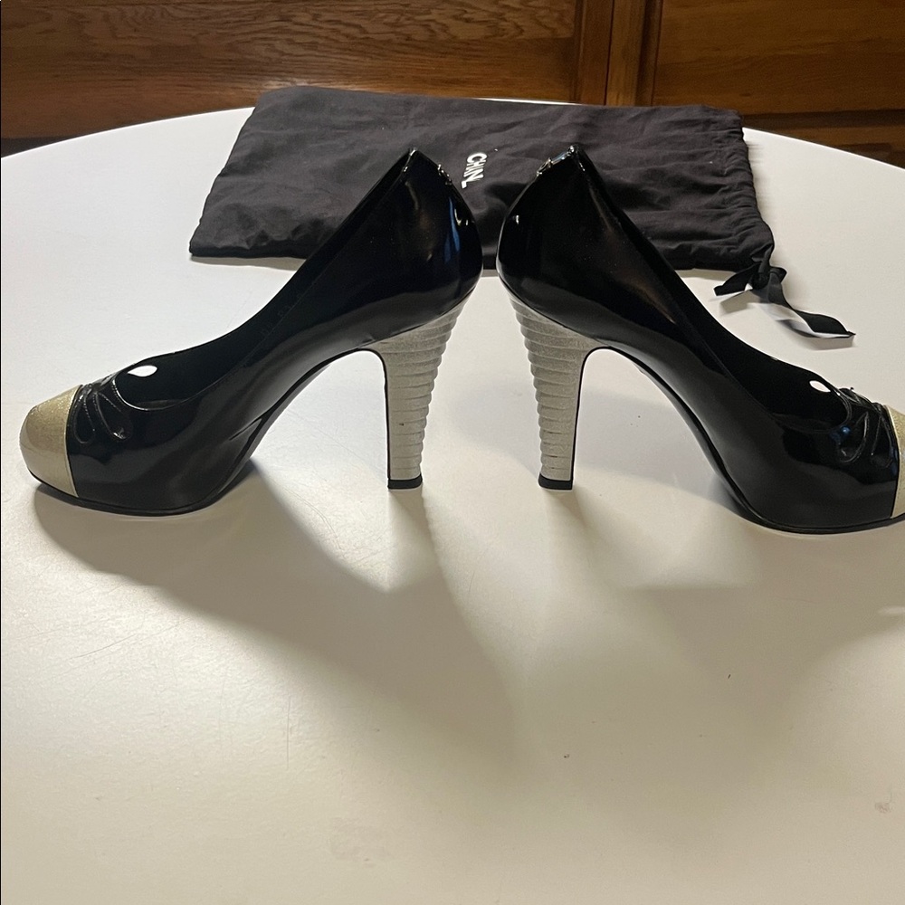 CHANEL Black Heels with Cream Toe Cap - Picture 3 of 8